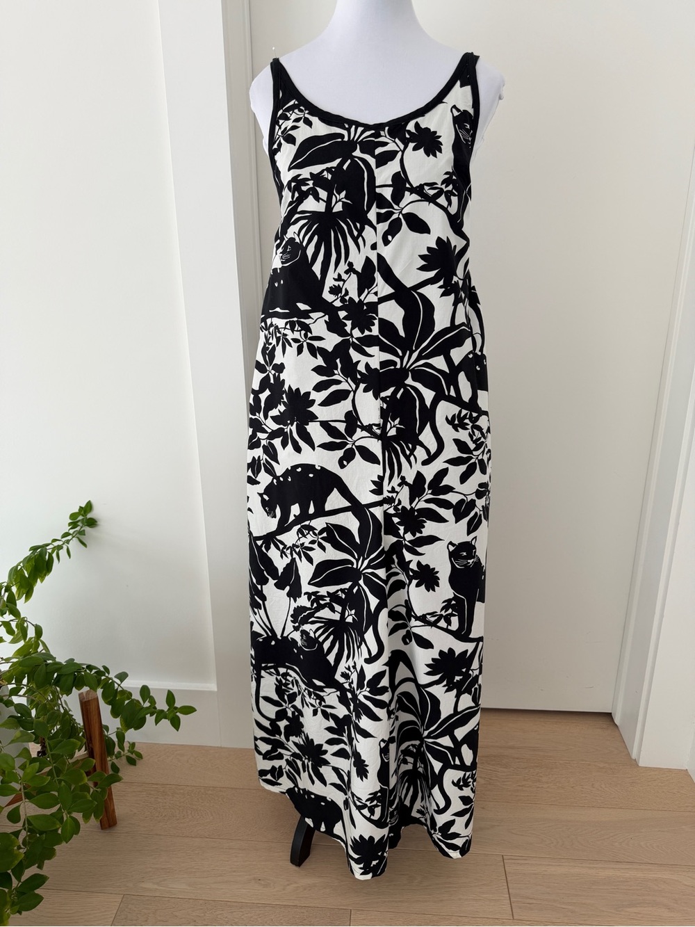 ANTHROPOLOGIE Maeve Chrysanthemum Wide Leg Jump Suit Panther Floral Print Boho